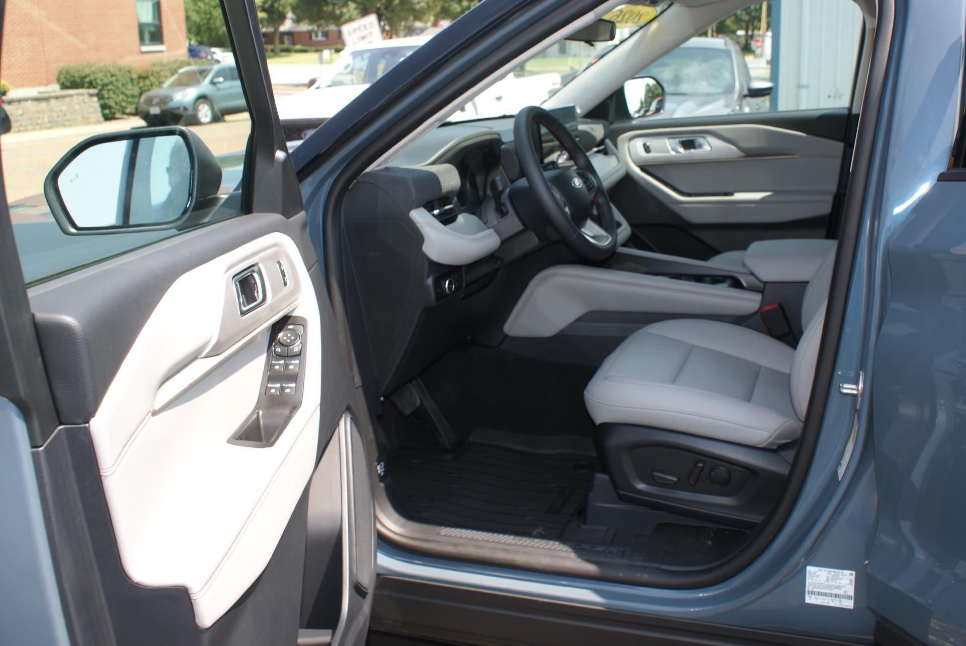2026 Ford Explorer Active w/200A Pkg 4WD