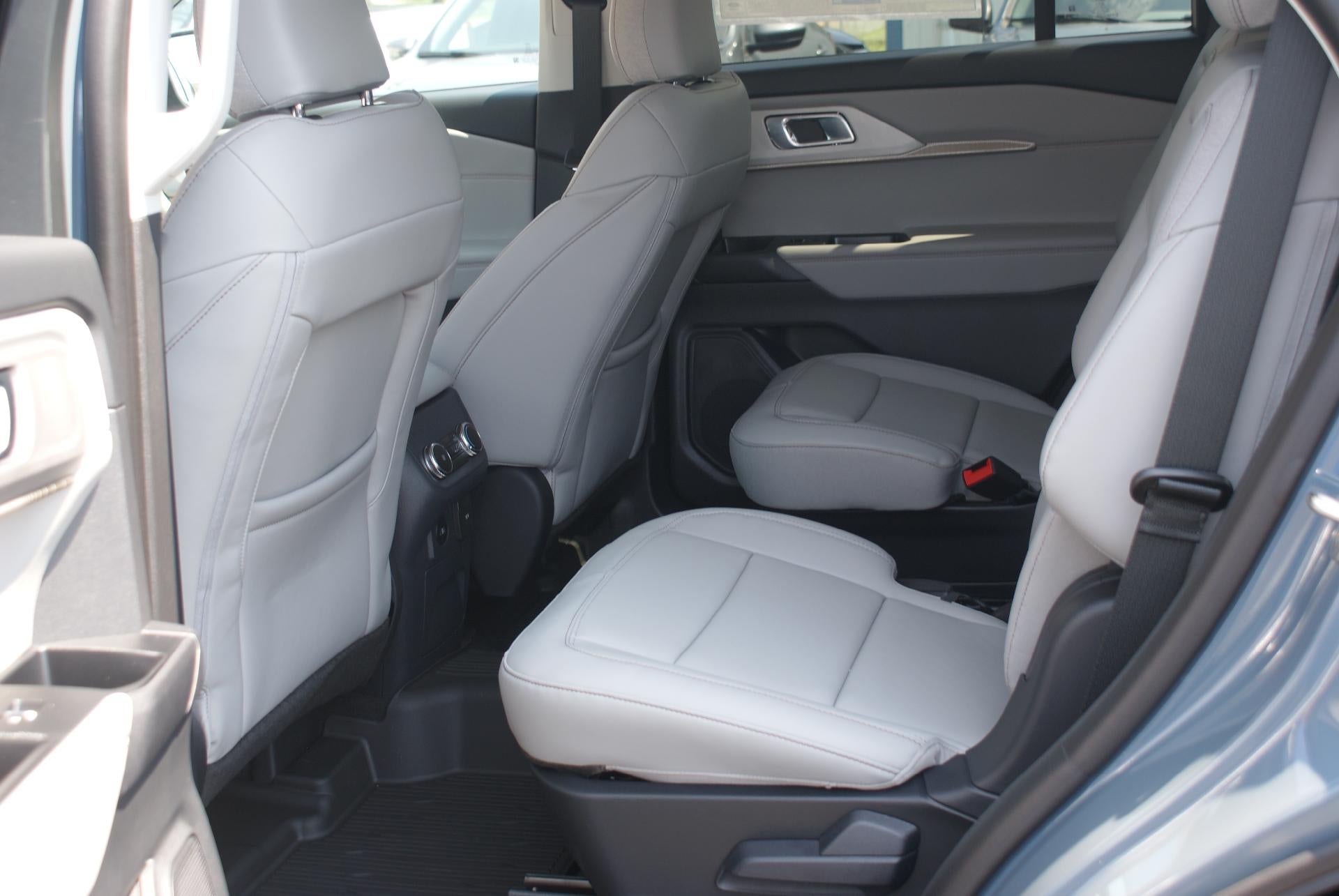 2026 Ford Explorer Active w/200A Pkg 4WD