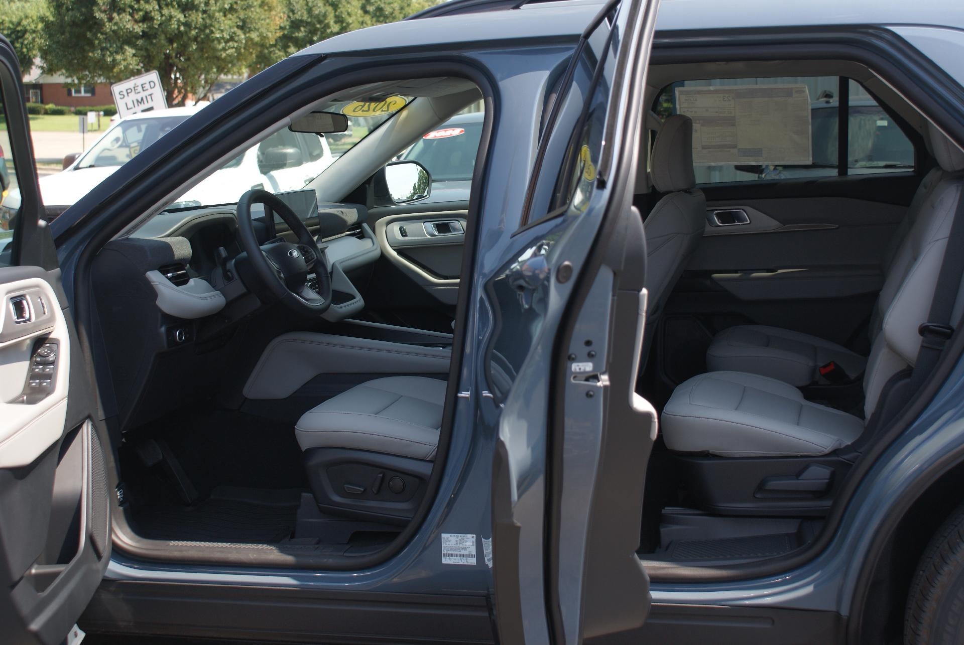 2026 Ford Explorer Active w/200A Pkg 4WD