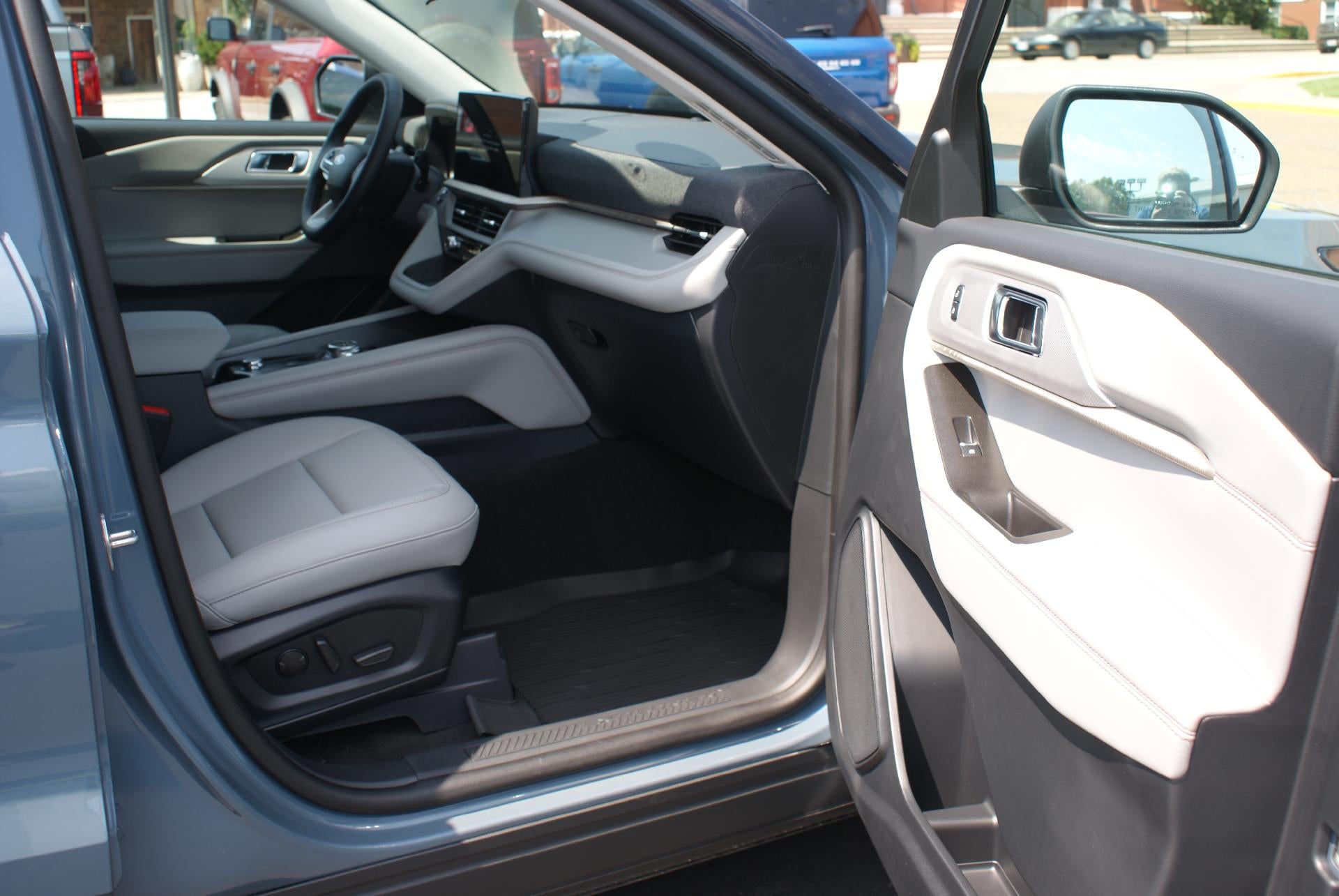 2026 Ford Explorer Active w/200A Pkg 4WD