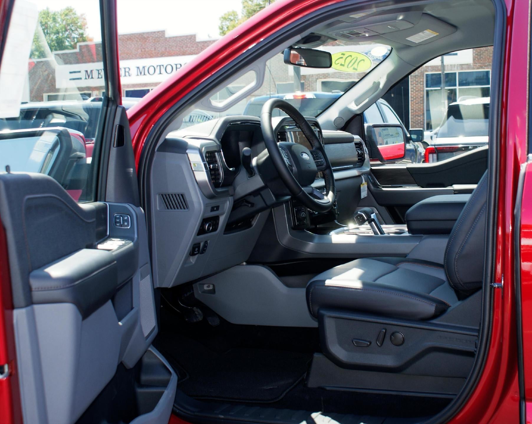 2025 Ford F-150 LARIAT 4WD SuperCrew 5.5' Box