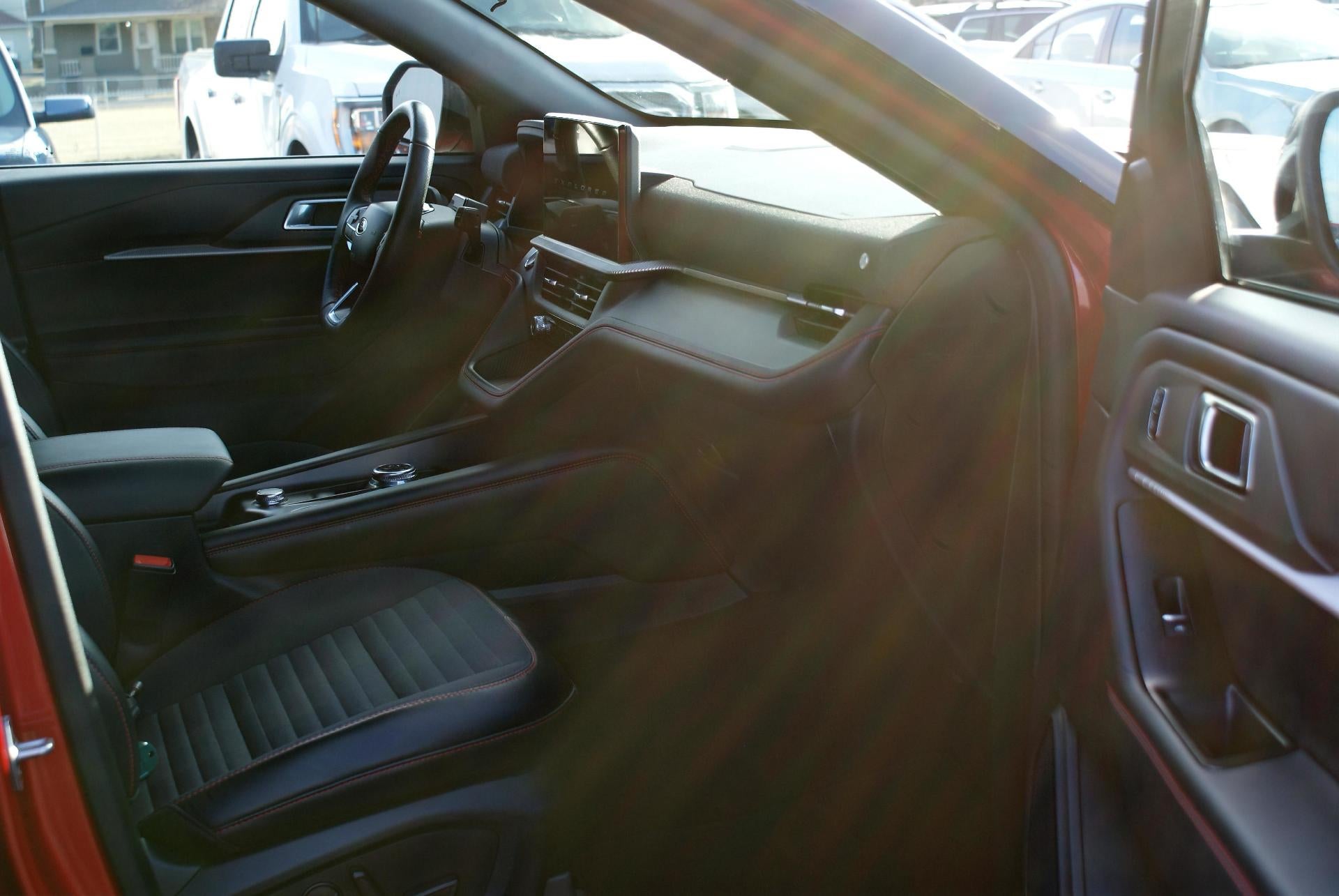 2025 Ford Explorer ST-Line 4WD