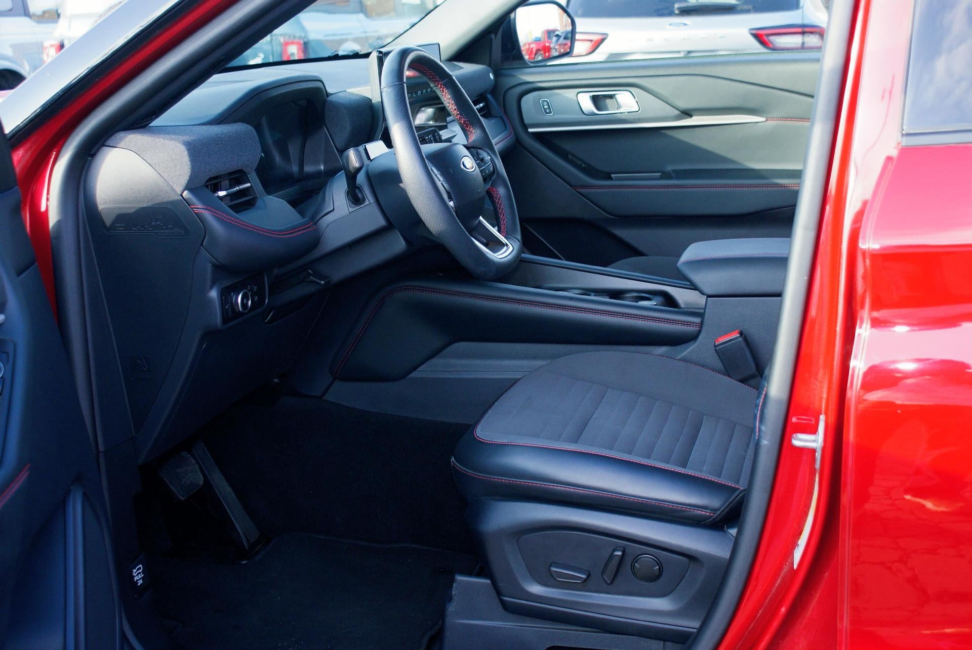 2025 Ford Explorer ST-Line 4WD