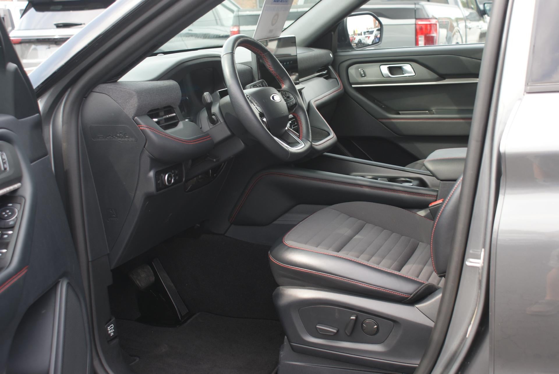 2025 Ford Explorer ST-Line 4WD