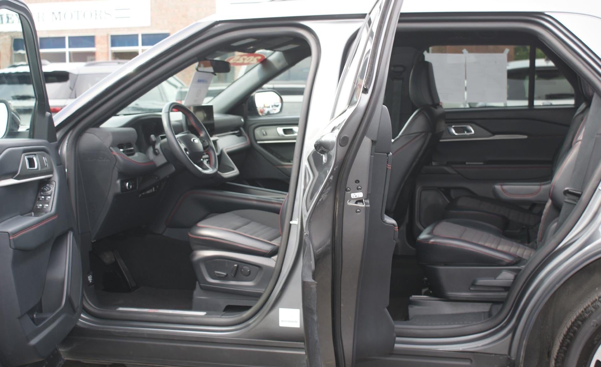 2025 Ford Explorer ST-Line 4WD