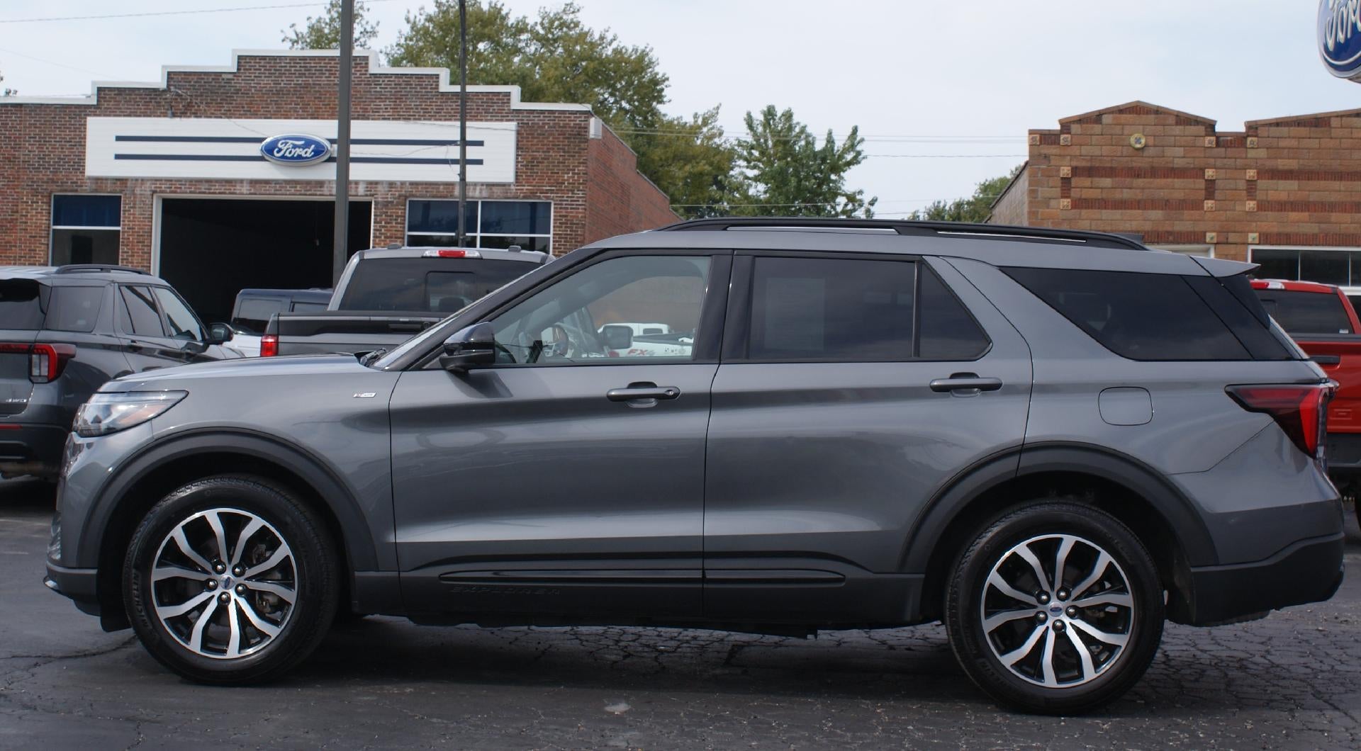 2025 Ford Explorer ST-Line 4WD