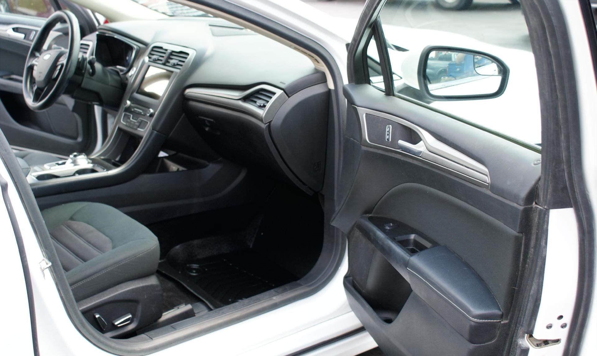 2017 Ford Fusion SE FWD