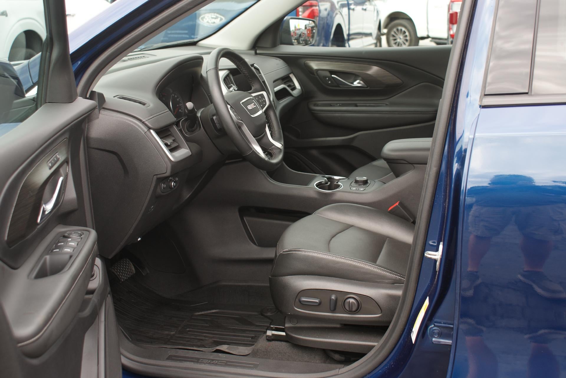2023 GMC Terrain FWD 4dr SLT