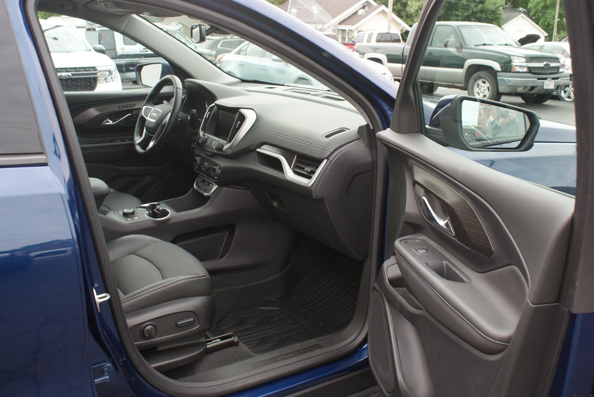 2023 GMC Terrain FWD 4dr SLT