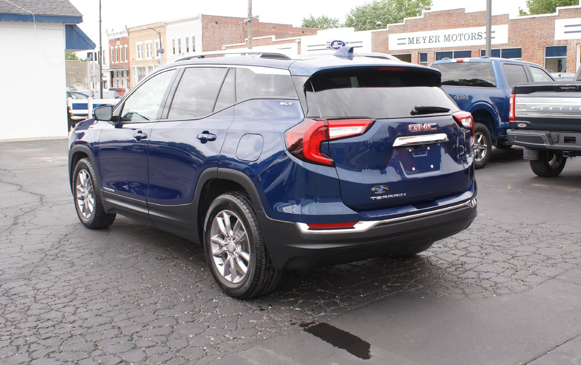 2023 GMC Terrain FWD 4dr SLT
